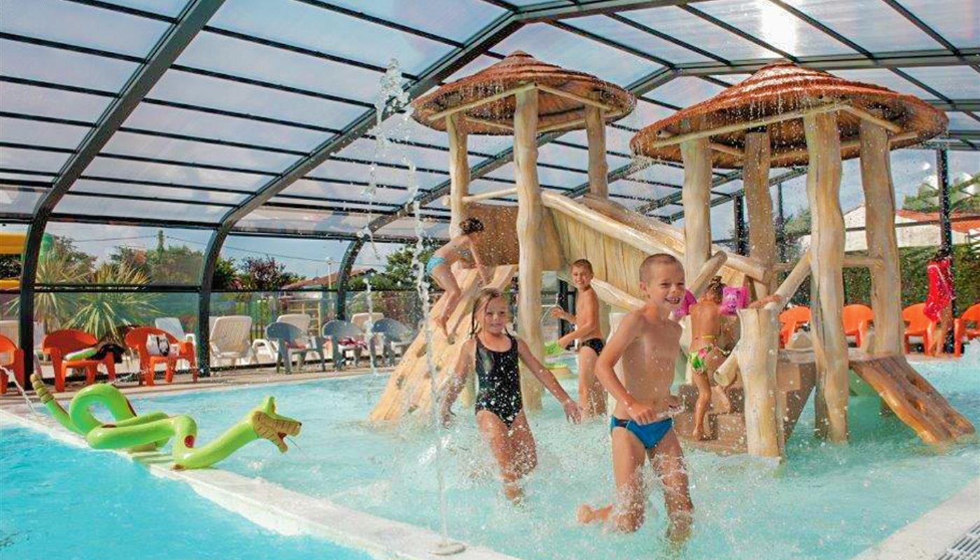 piscine couverte jeux enfants camping europa 4 étoiles st gilles croix de vie vendée - Camping Europa - Saint Gilles Croix de Vie